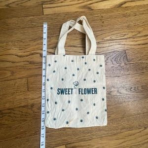 Sweet Flowee tote bag